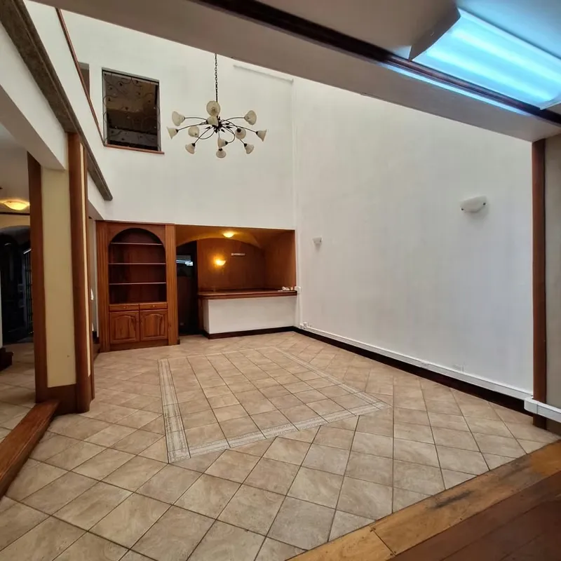 Commercial House for Rent in Moravia – Spacious Layout & Strategic Location
