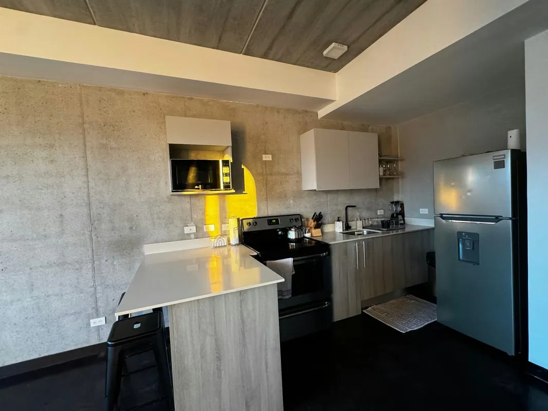 Ubicado en una de las zonas más exclusivas y convenientes del oeste de San José, este hermoso apartamento se encuentra ... — photo 2