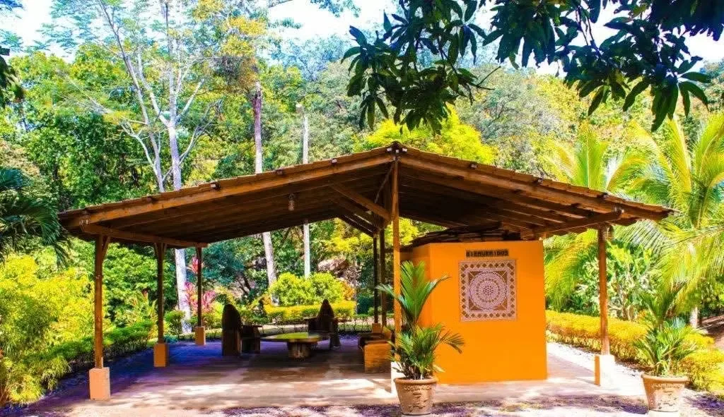 Se vende hermosa propiedad de 25.000 m² (2.5 hectáreas) ubicada en San Pedro de Turrubares, San José, en un ...