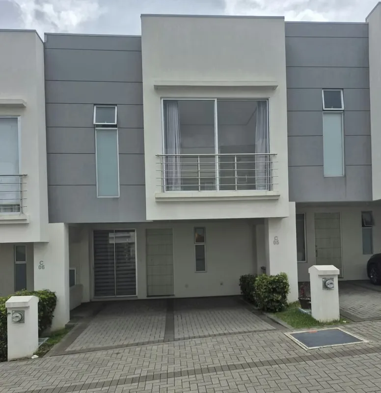 Casa en Condominio Bougainvillea en Santo Domingo de Heredia