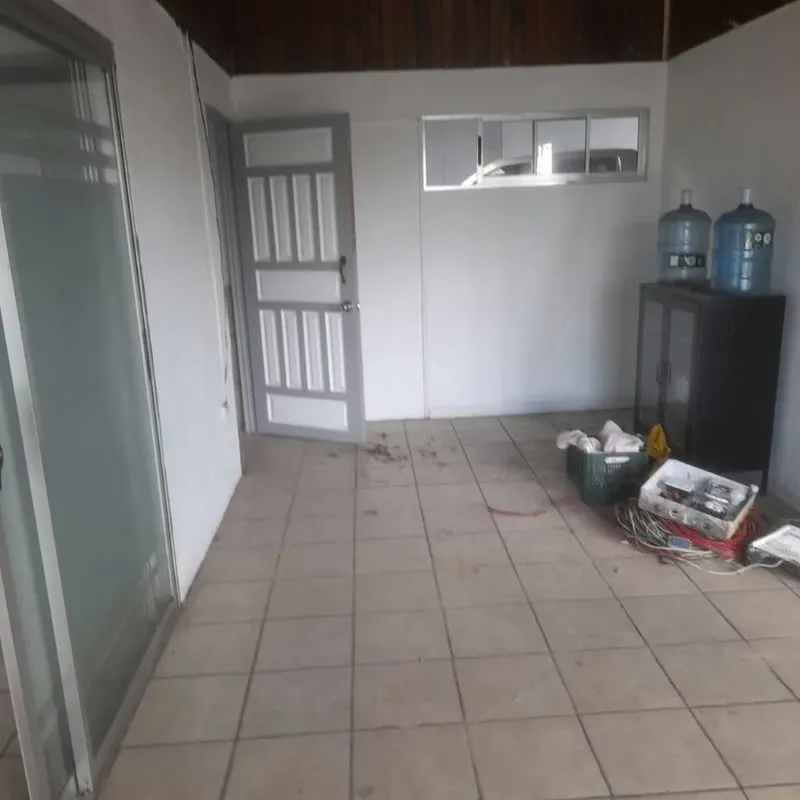Aserrí Centro, frente al Banco de Costa Rica. Recién remodelado.
