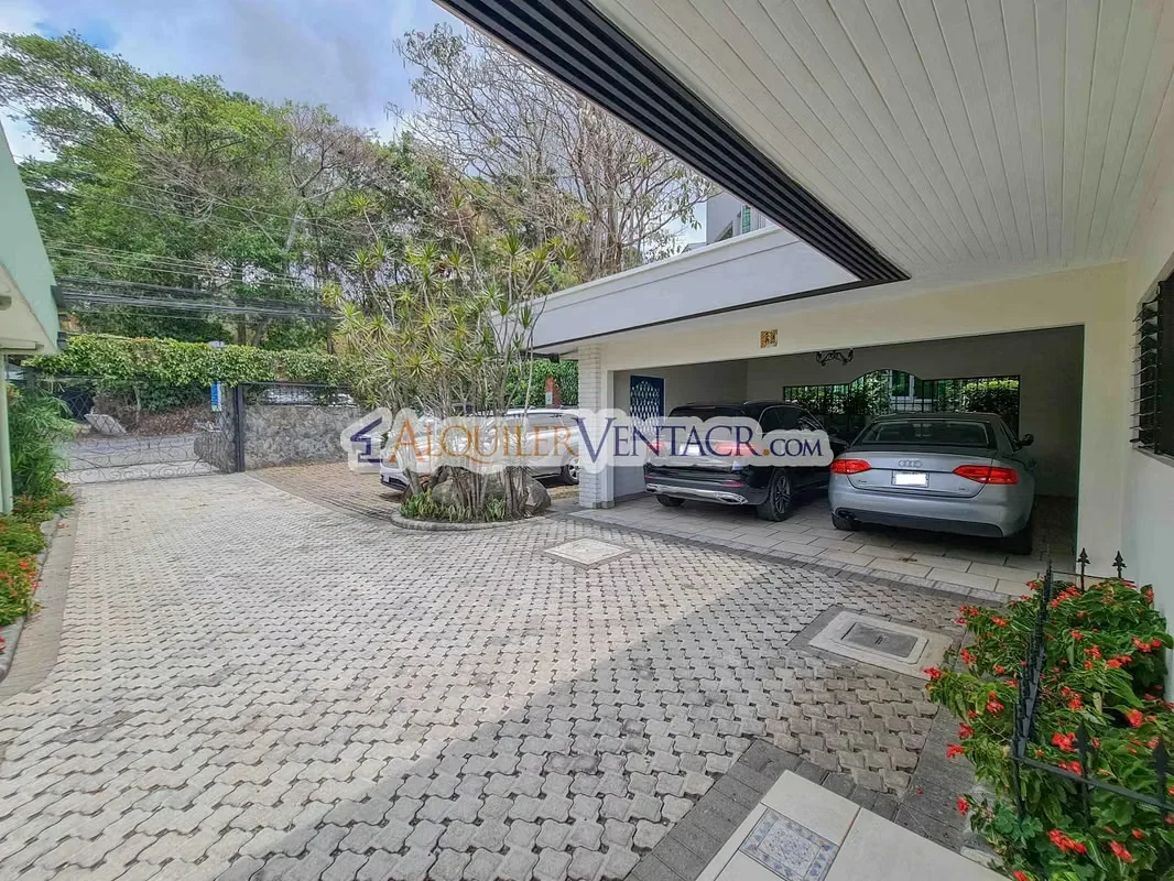For Rent – Mixed-Use Property in San Rafael of Escazu