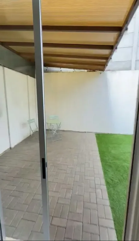 Hermosa casa esquinera en condominio, con entrada lateral independiente, ubicada en una de ... — photo 3