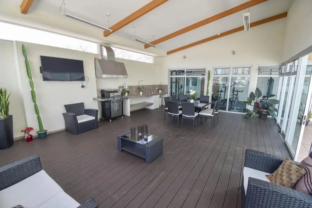 Apartamento ubicado frente al Parque Metropolitano La Sabana , en el Condominio Sabana Real, el mismo cuenta con 194m2 habitables y se distribuye en un solo nivel en el piso 5 de la ..., photo 2