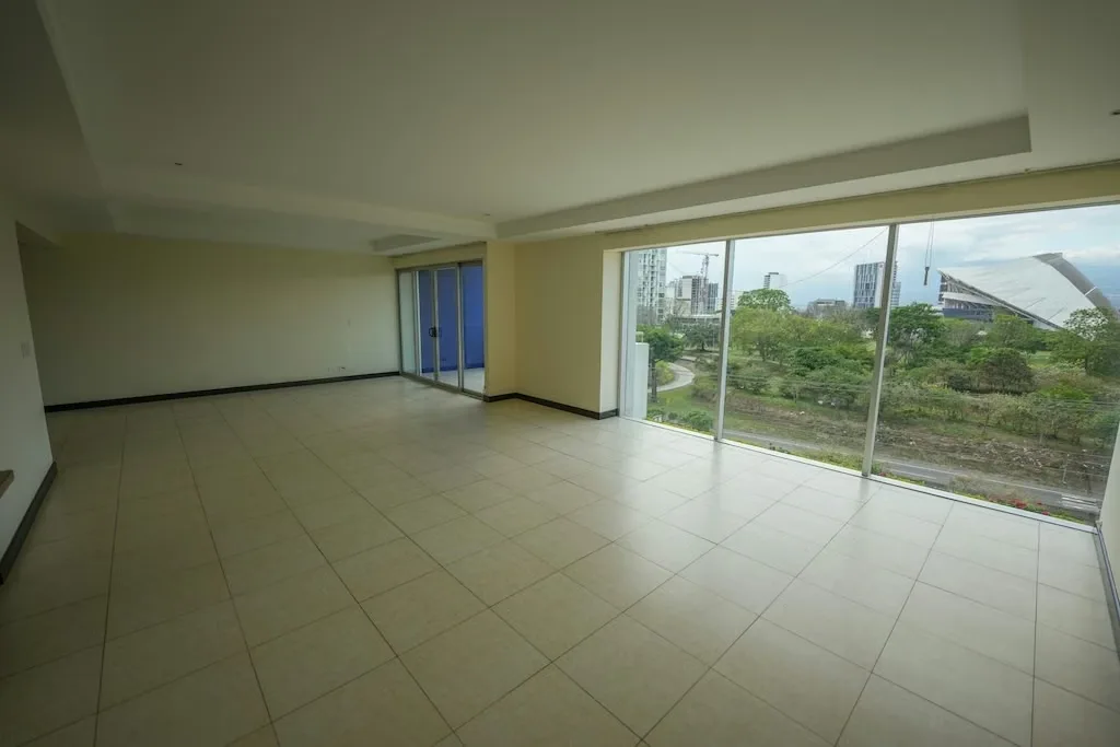 Apartamento ubicado frente al Parque Metropolitano La Sabana , en el Condominio Sabana Real, el mismo cuenta con 194m2 habitables y se distribuye en un solo nivel en el piso 5 de la ..., photo 3