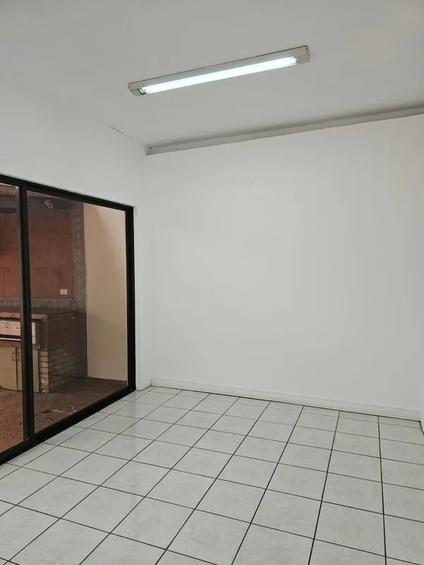 Casa linda y amplia, de dos pisos apta para oficinas en Barrio Dent, San Pedro. ¡Agende su cita y no deje pasar esta oportunidad! — photo 2