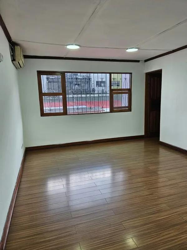 Casa linda y amplia, de dos pisos apta para oficinas en Barrio Dent, San Pedro. ¡Agende su cita y no deje pasar esta oportunidad!