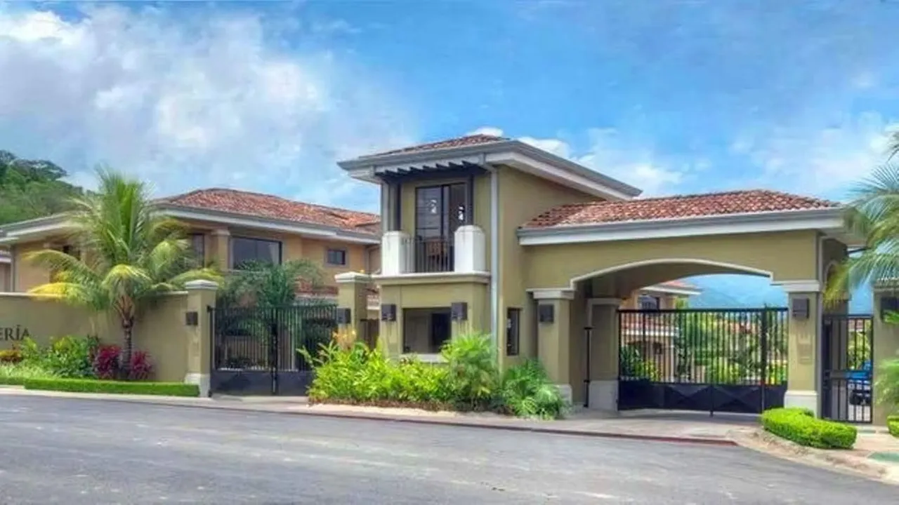 Contemporary House for Rent in Condominium – Río Oro, Santa Ana