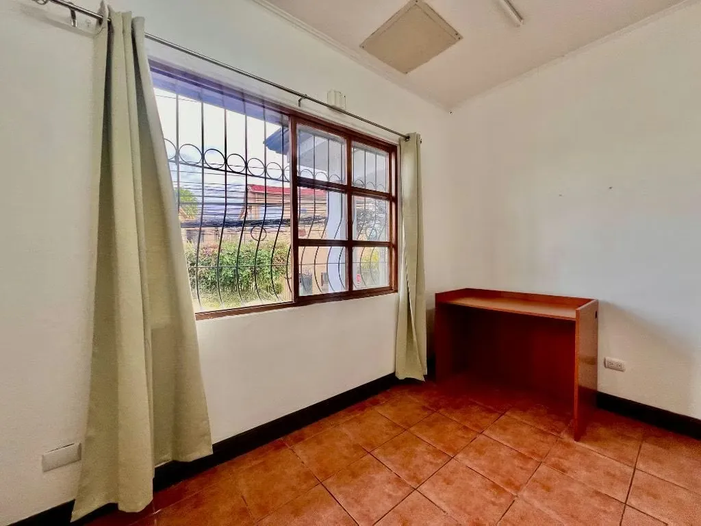 210 colones , Alquiler de Habitación - Semi amueblado - SAN PEDRO - BARRIO DENT , CERCA DE UCR - MALL SAN PEDRO , Ubicación perfecta para quienes buscan comodidad y seguridad en las ... — photo 2