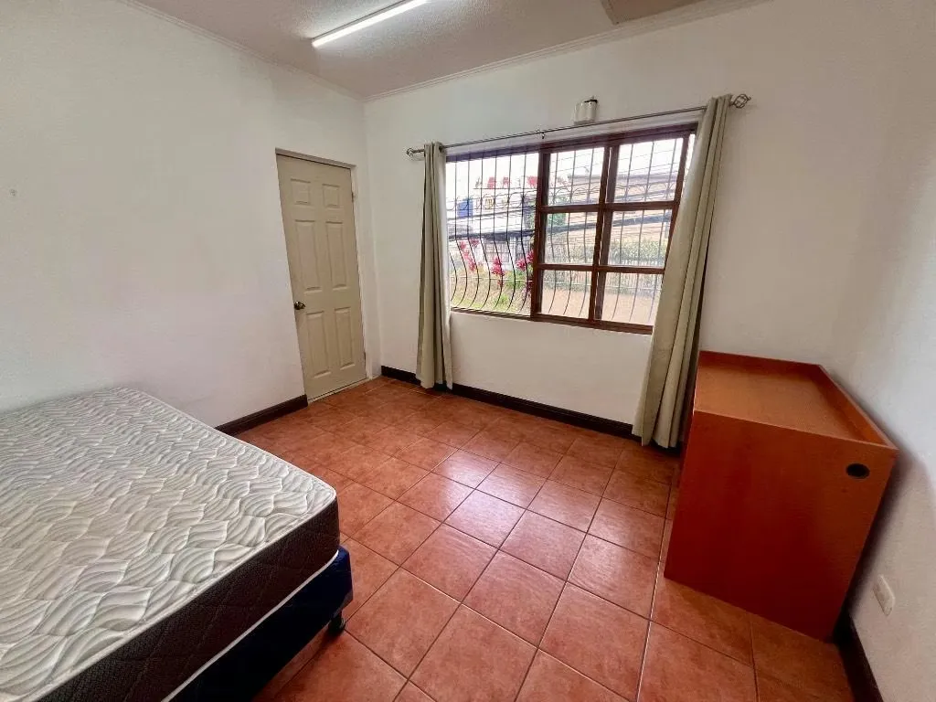 210 colones , Alquiler de Habitación - Semi amueblado - SAN PEDRO - BARRIO DENT , CERCA DE UCR - MALL SAN PEDRO , Ubicación perfecta para quienes buscan comodidad y seguridad en las ... — photo 5