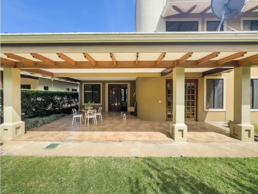 Hermosa casa amueblada en Condominio
