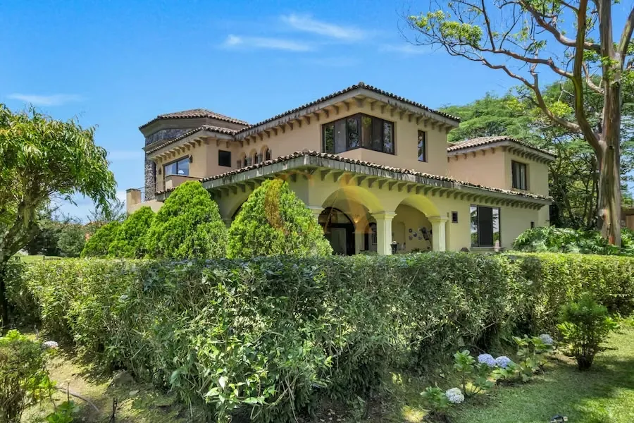 Exceptional villa of 660 m² with 3,438 m² of landscaped gardens – Santo Domingo de Heredia. — photo 2