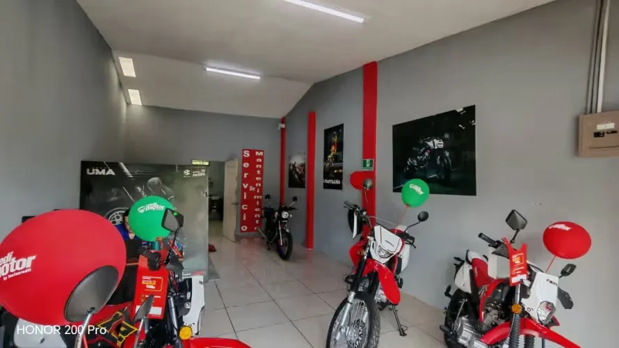 Large place with plenty of natural light for sale in Desamparados near the Mall.