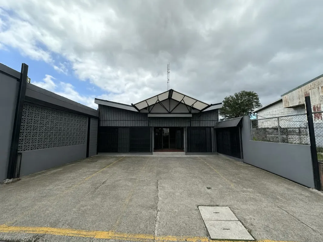 This space offers an excellent layout, including a first-floor area ideal for comfortable and efficient customer service. It provides ...