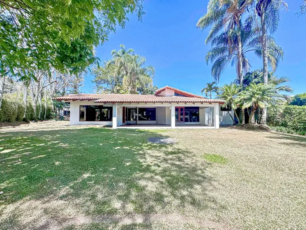 Located in Guachipelín north, Escazú, This spacious contemporary home with Mediterranean influence is located in Puerta del Sol Condominium featuring ...