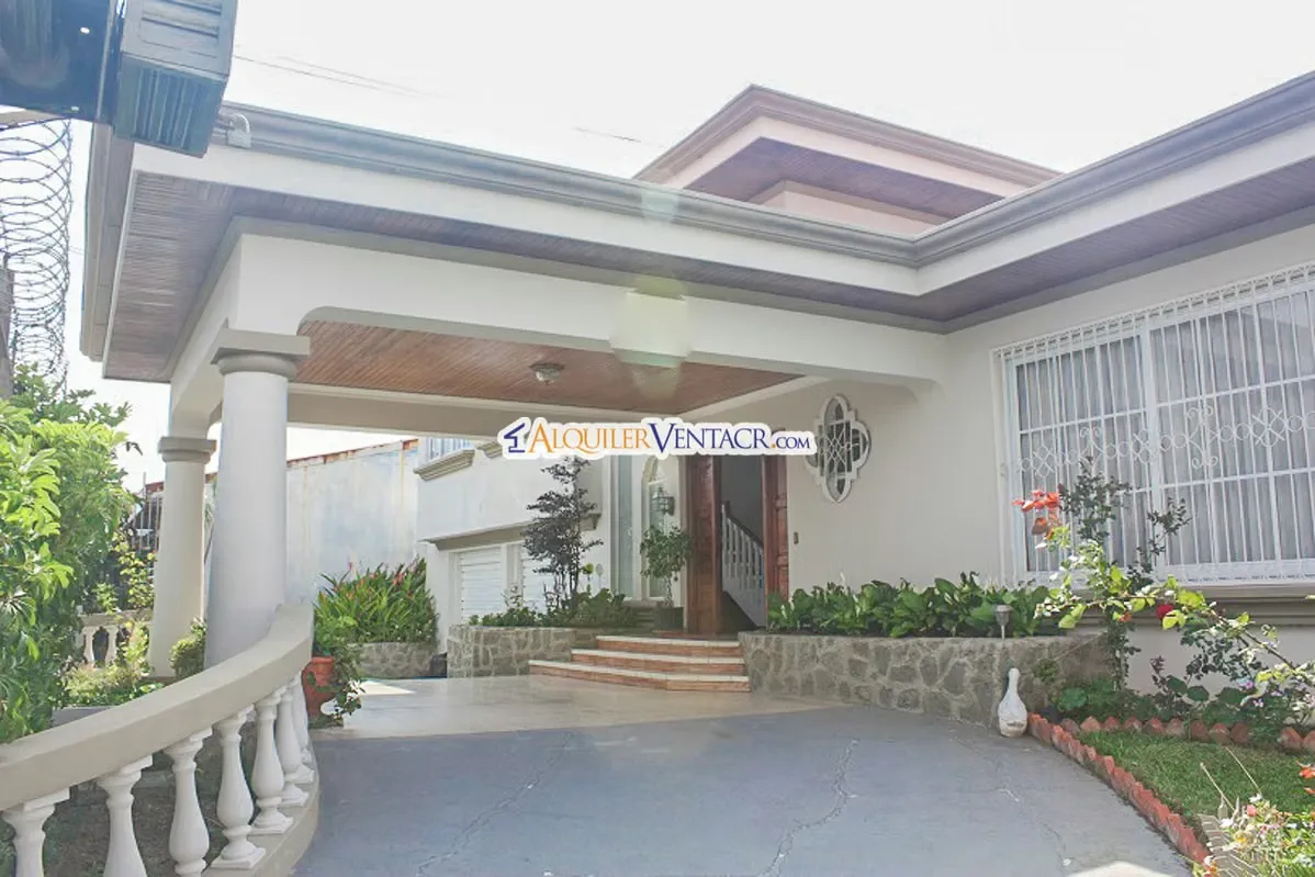 CASA DE 560 M2 Y 778 M2 LOTE X HUMBOLDT Y EMBAJADA AMERICANA PAVAS