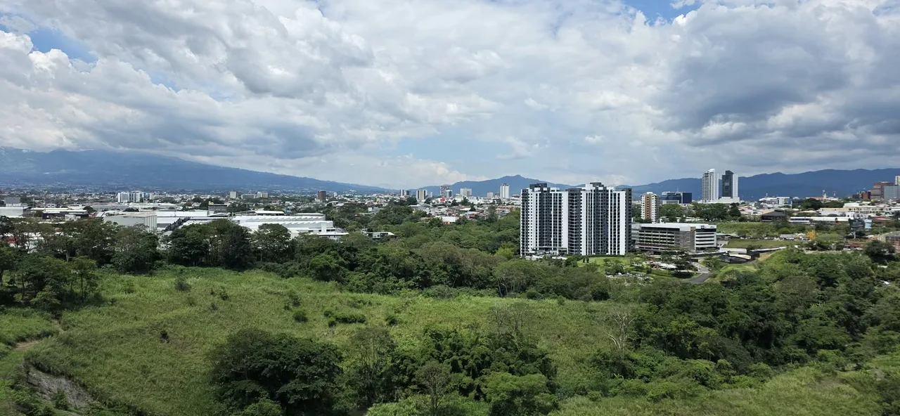 LUXURY APARTMENT FOR SALE – VISTAS DEL ROBLEDAL, LA URUCA
