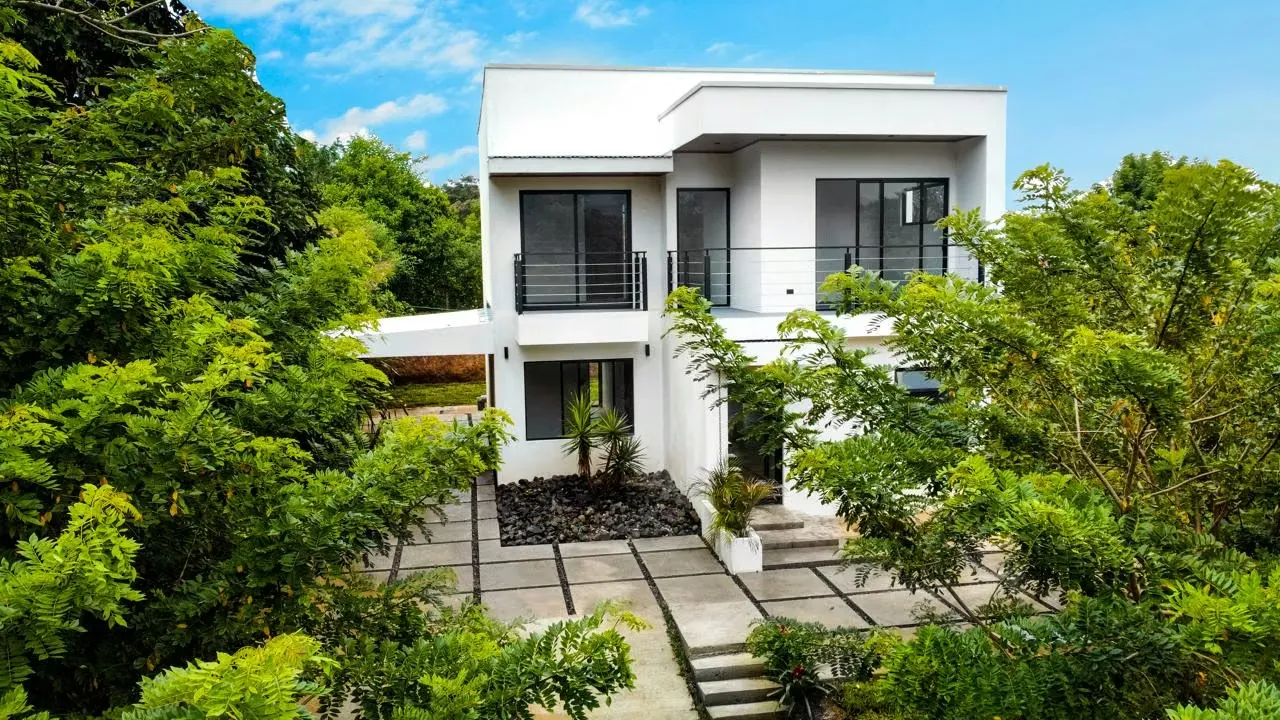 EXCLUSIVE LOCATION: LA CABRIOLA URBANIZATION, EL RODEO