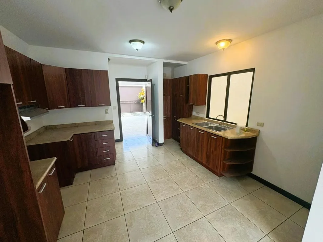 Ubicada en una de las zonas residenciales más exclusivas de Santo Domingo de Heredia, esta propiedad ofrece un ... — photo 5