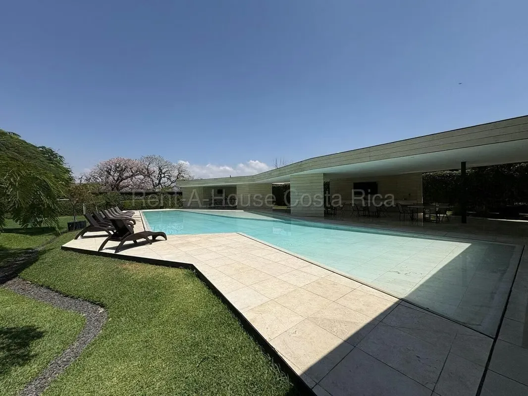 I.G Se alquila espaciosa casa con excelente ubicación en Pozos