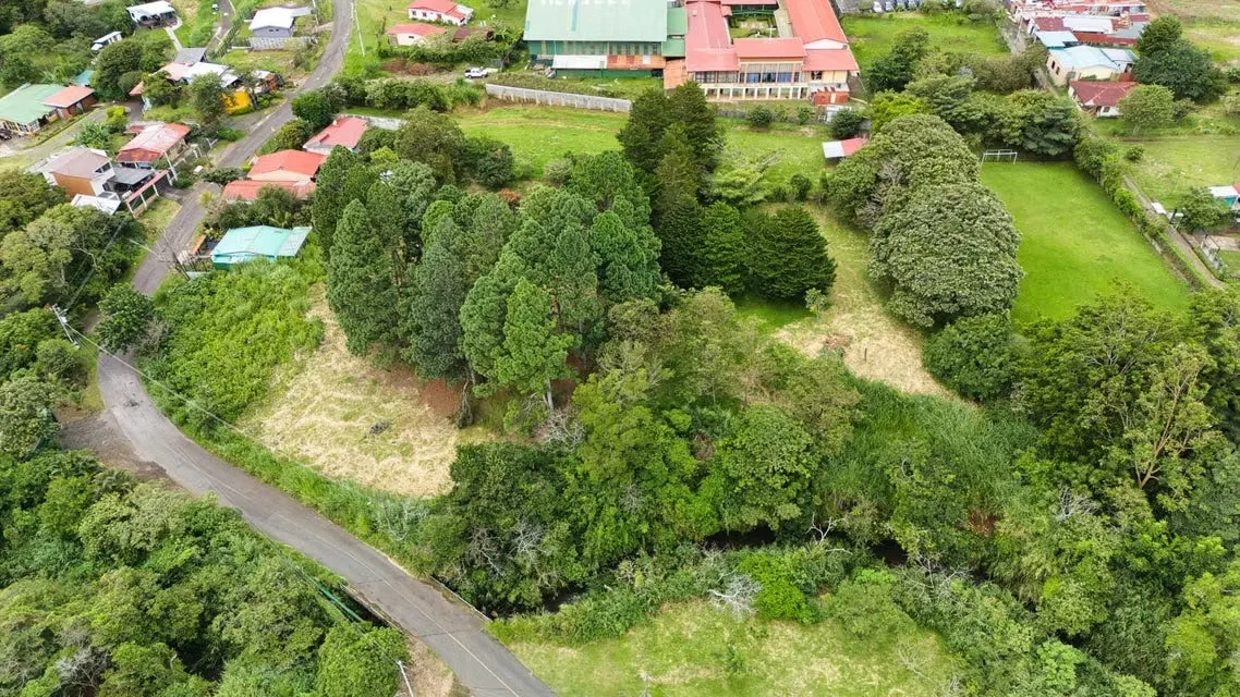 Venta de Lote Uso Residenciales-Condominios y Comercial en San Isidro de Heredia. 25-1376
