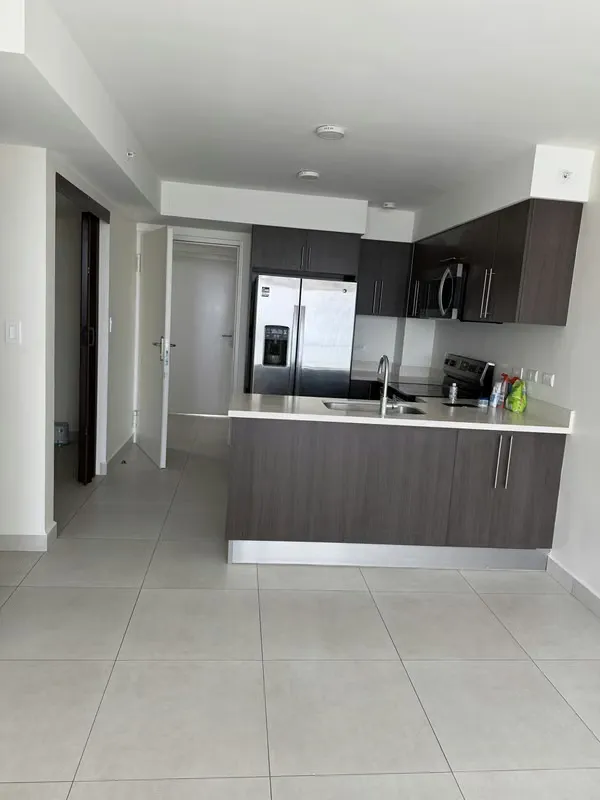 Alquiler de apartamento amueblado en Condominio Altamira