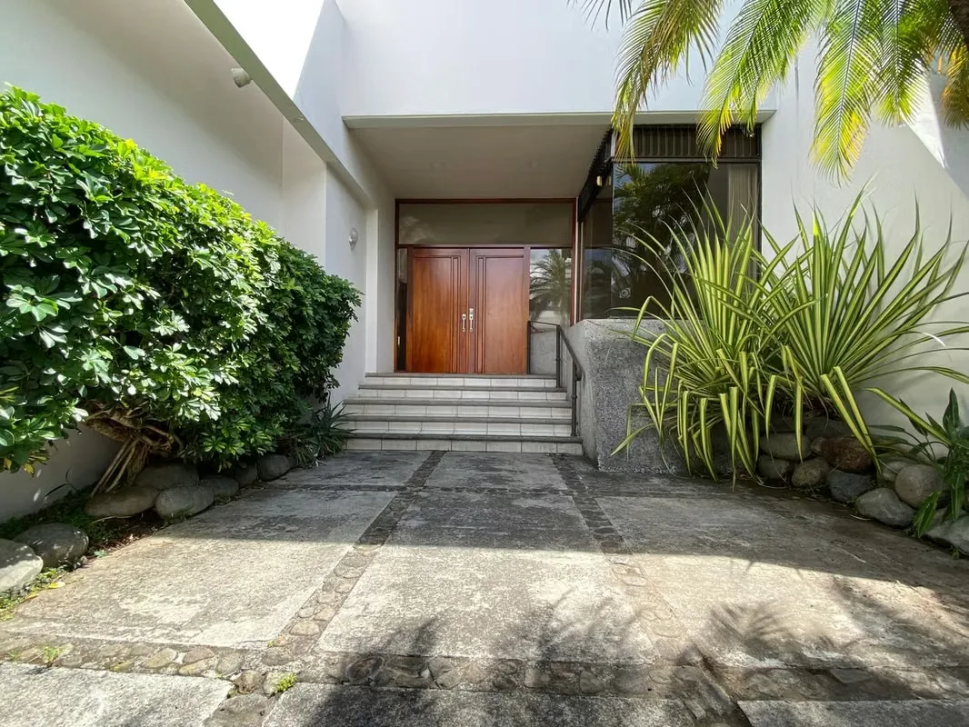 INDEPENDENT HOUSE FOR RENT IN TREJOS MONTEALEGRE