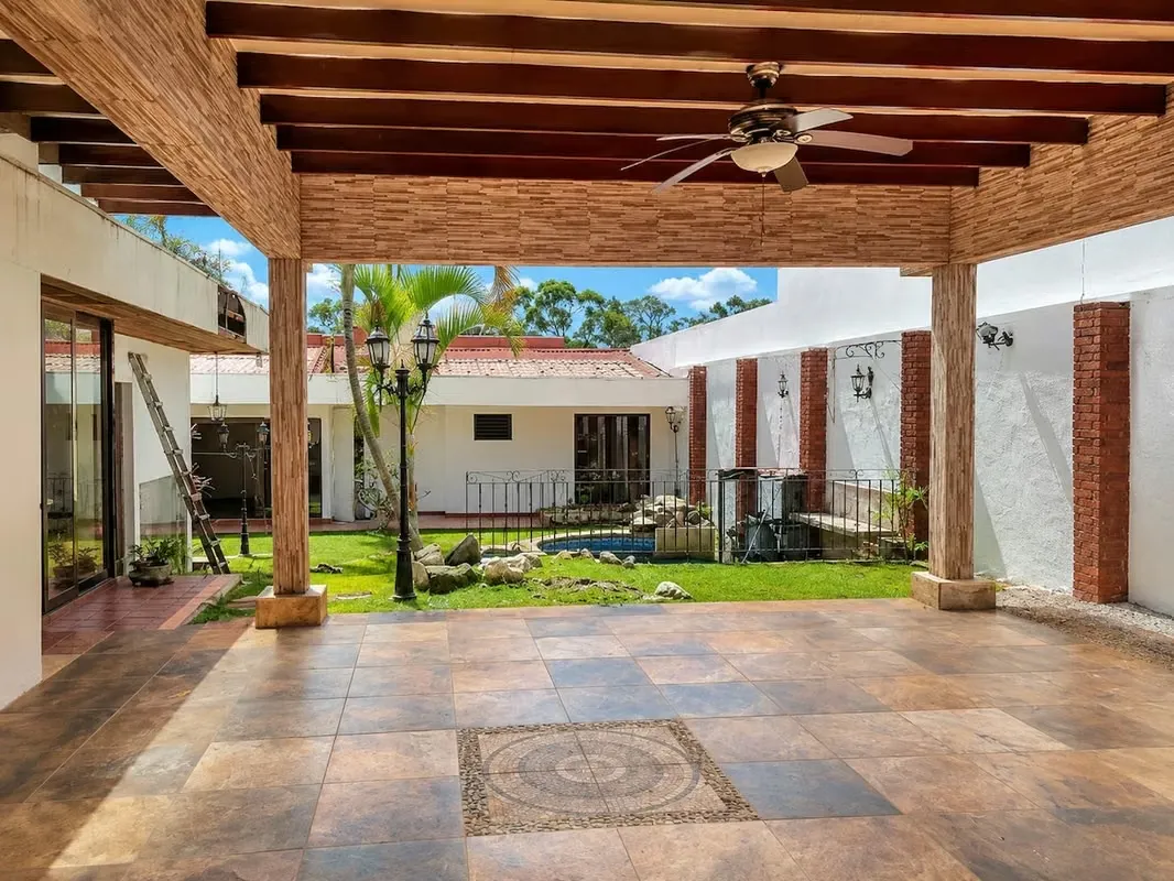 ALQUILER DE CASA EN ROHMOSER CON USO DE SUELO COMERCIAL
