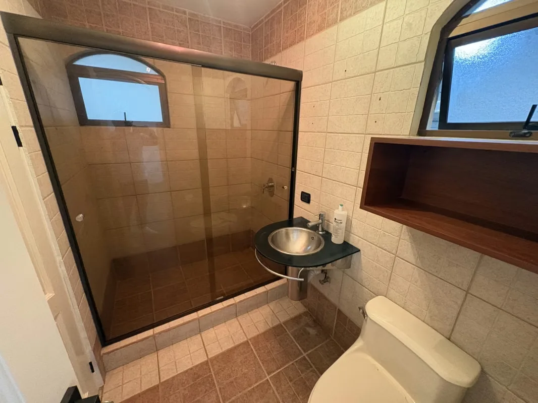 Venta de casa en una ubicación estratégica espectacular, en el límite de Santo Domingo y San Pablo de Heredia, dentro de un hermoso residencial con seguridad privada. — photo 2