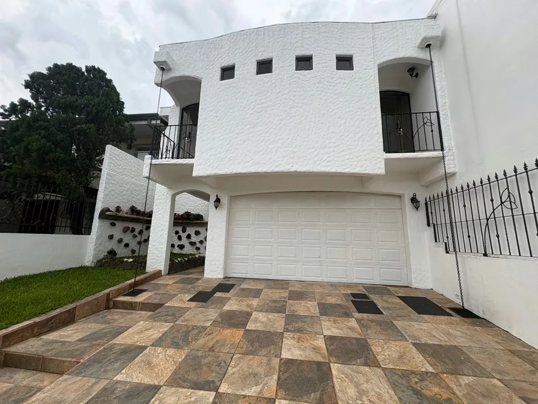 Venta de casa en una ubicación estratégica espectacular, en el límite de Santo Domingo y San Pablo de Heredia, dentro de un hermoso residencial con seguridad privada. — photo 3