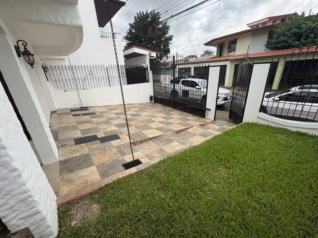 Venta de casa en una ubicación estratégica espectacular, en el límite de Santo Domingo y San Pablo de Heredia, dentro de un hermoso residencial con seguridad privada. — photo 4