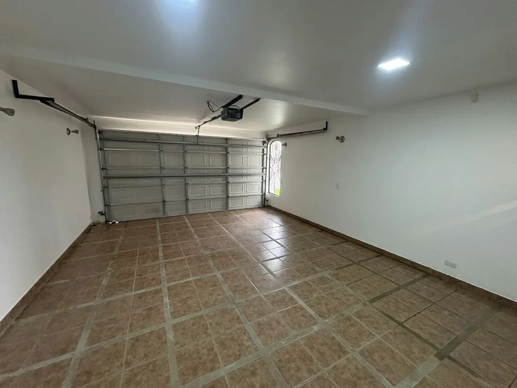 Venta de casa en una ubicación estratégica espectacular, en el límite de Santo Domingo y San Pablo de Heredia, dentro de un hermoso residencial con seguridad privada. — photo 5