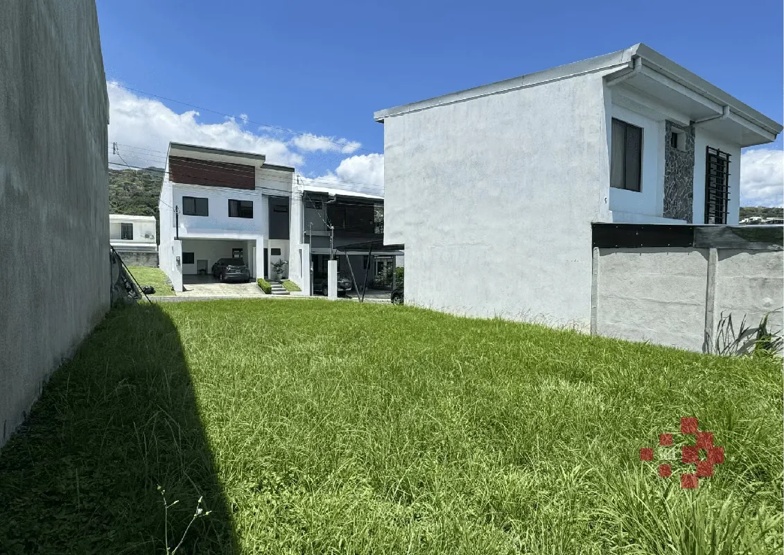 Lot for sale in a condominium in Brasil de Santa Ana