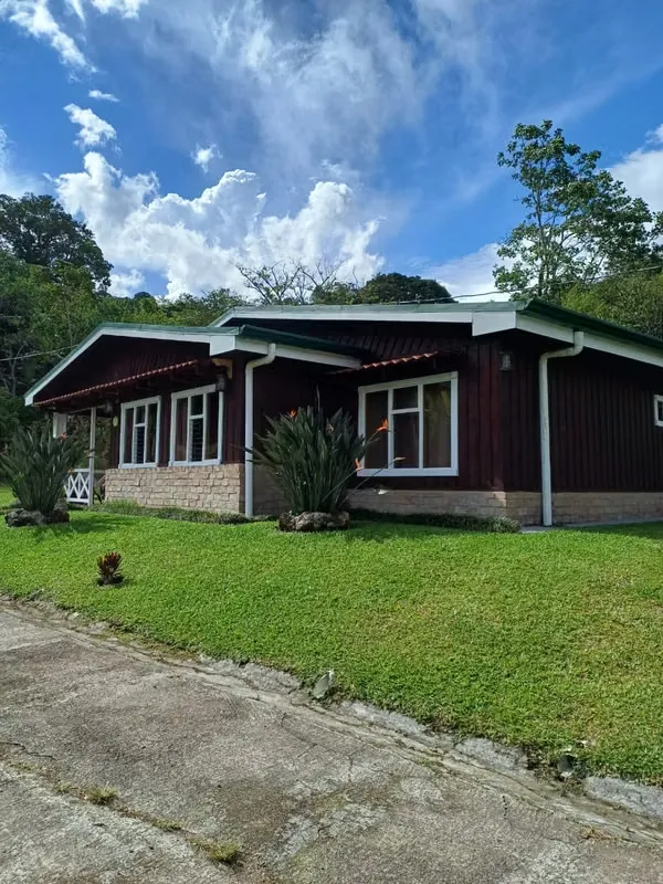 Property with Cabins for Sale – El Rosario de Desamparados
