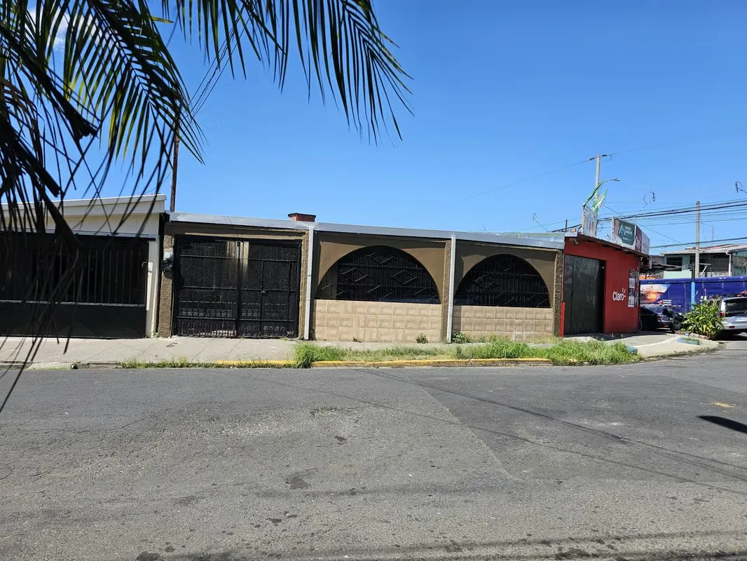 Propiedad con Uso de Suelo Mixto en San Sebastián, San José