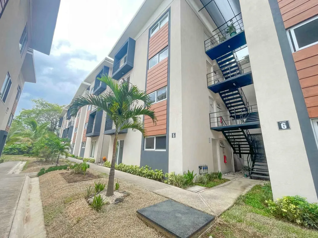 Experience the perfect blend of comfort and convenience in this strategically located apartment. Situated with immediate access to Circunvalación, La Sabana, and Uruca, this home is ...
