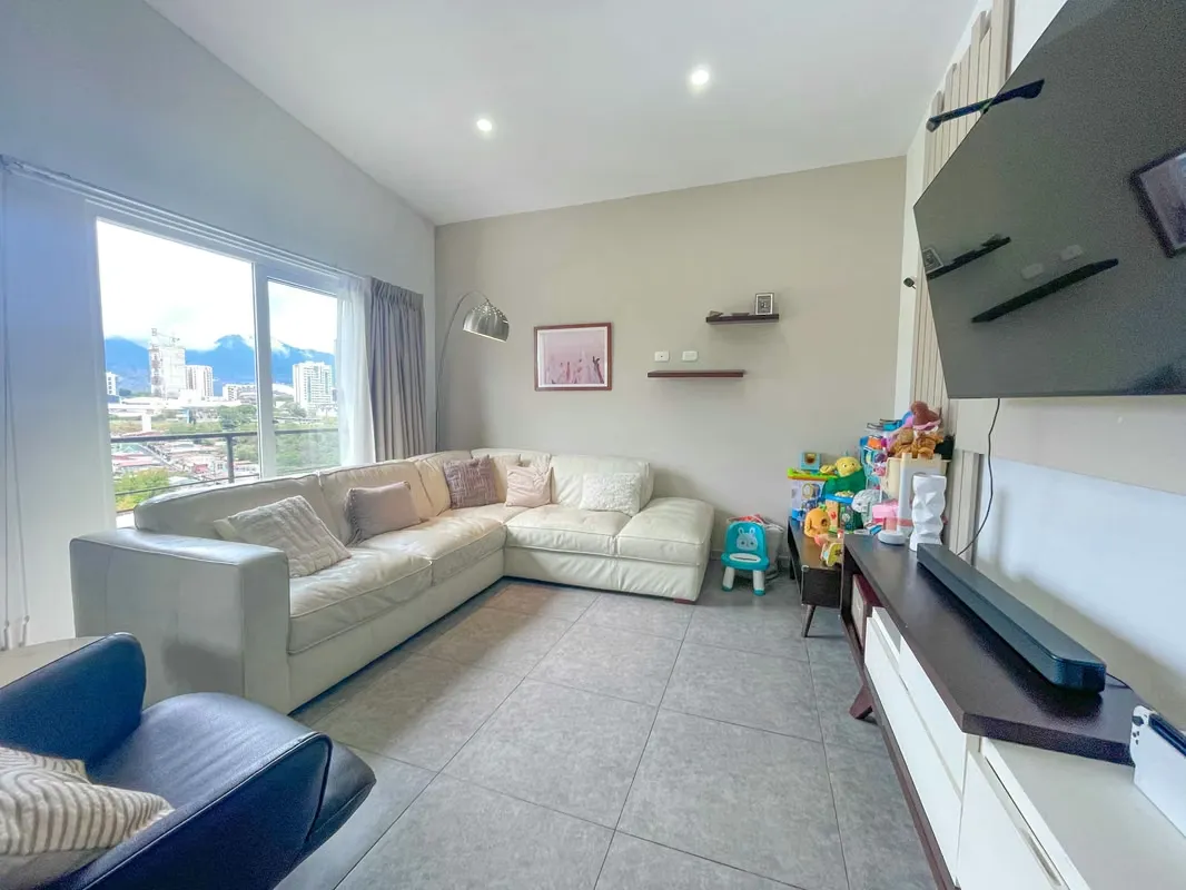 Experience the perfect blend of comfort and convenience in this strategically located apartment. Situated with immediate access to Circunvalación, La Sabana, and Uruca, this home is ... — photo 5