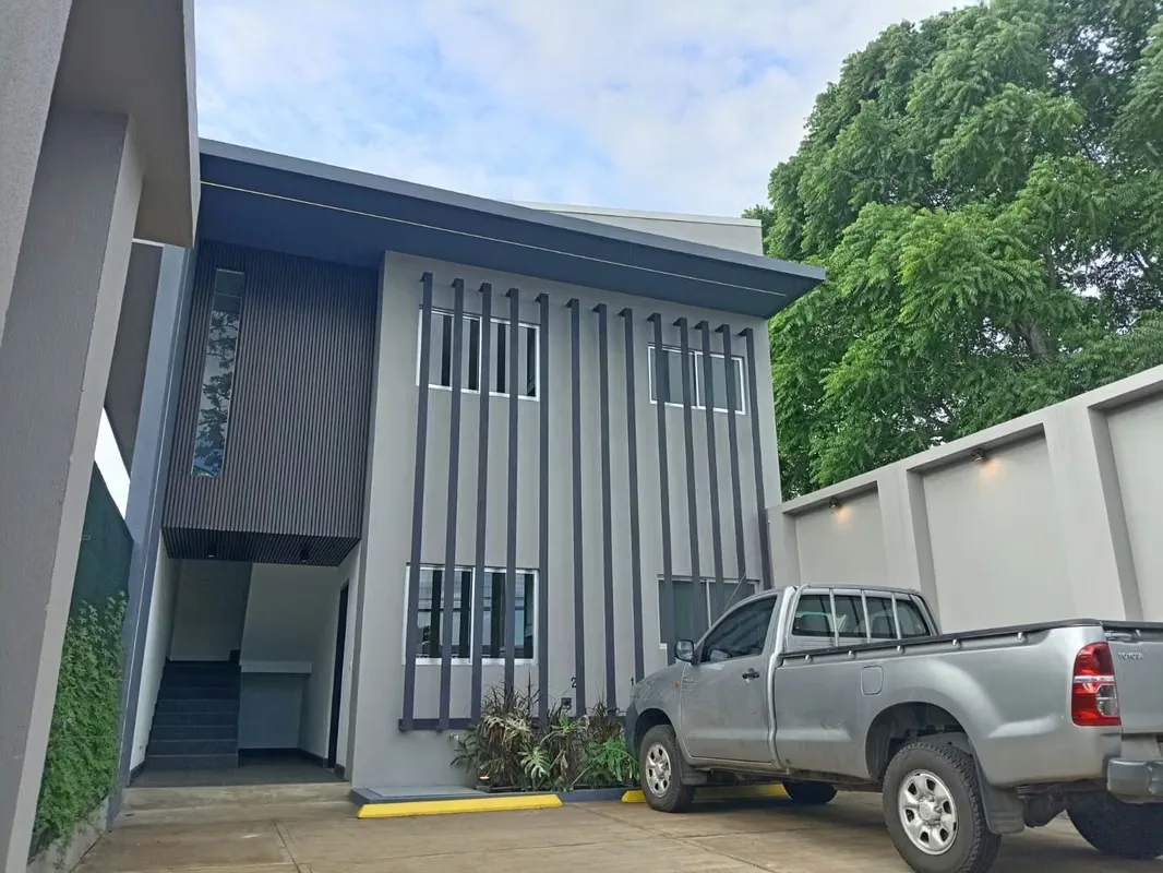 Apartamento en planta alta 485.000 + Deposito de 485.000