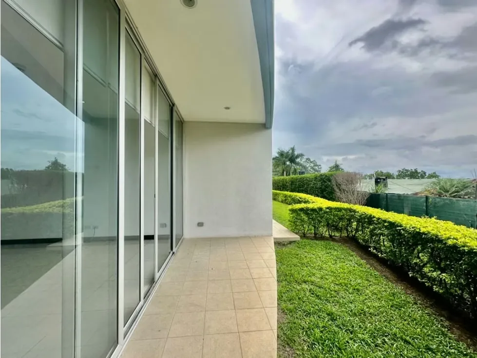 Apartamento en alquiler Bosques de Escazú con Línea Blanca