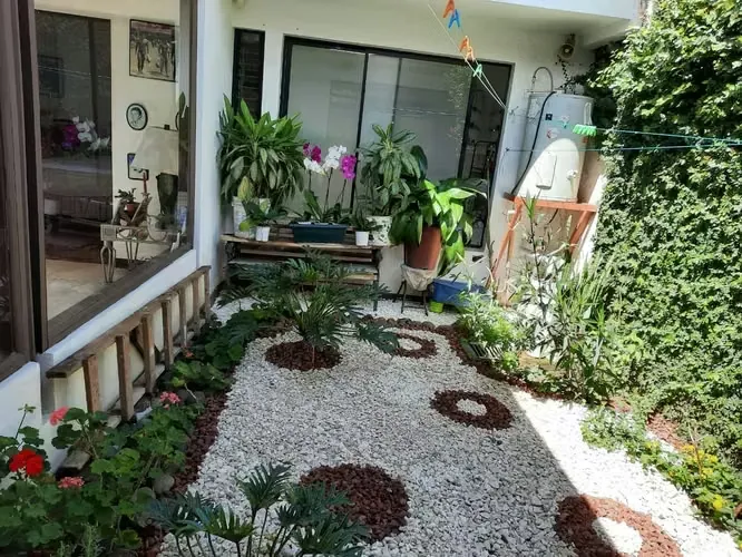 It features an open-plan living room, dining room, and kitchen with well-maintained cabinetry and granite countertops.