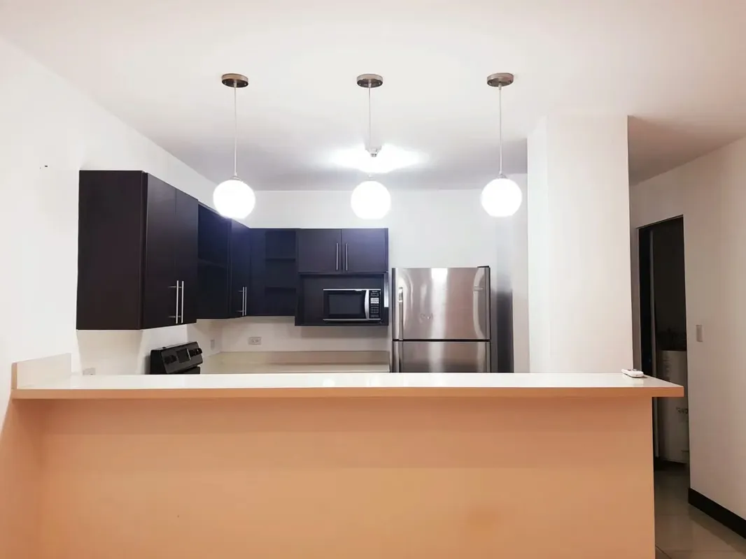 VENTA Y ALQUIER DE APARTAMENTO CON LÍNEA BLANCA, Condominio Montesol Santa Ana 2408