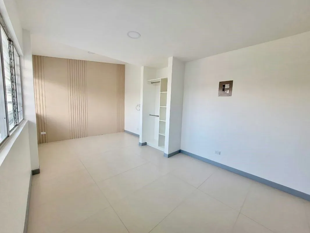 Complejo de varias unidades con estudios para alquilar, pensados para estudiantes o profesionales que buscan un espacio tranquilo y seguro, con todos los servicios incluidos. — photo 3