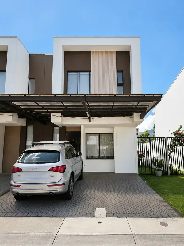 Furnished House for Rent in Gated Community, Pozos, Santa Ana - 2BR/2.5BA - 160m²