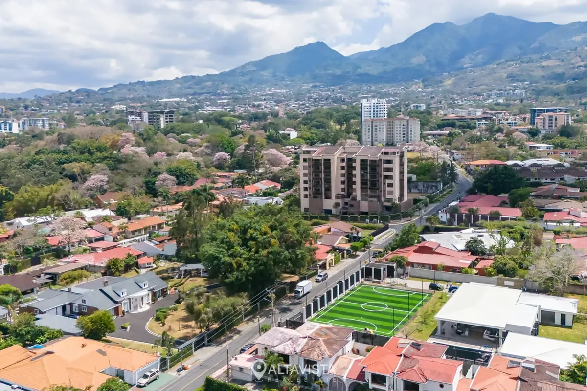 Casa en Alquiler en Laureles de Escazú