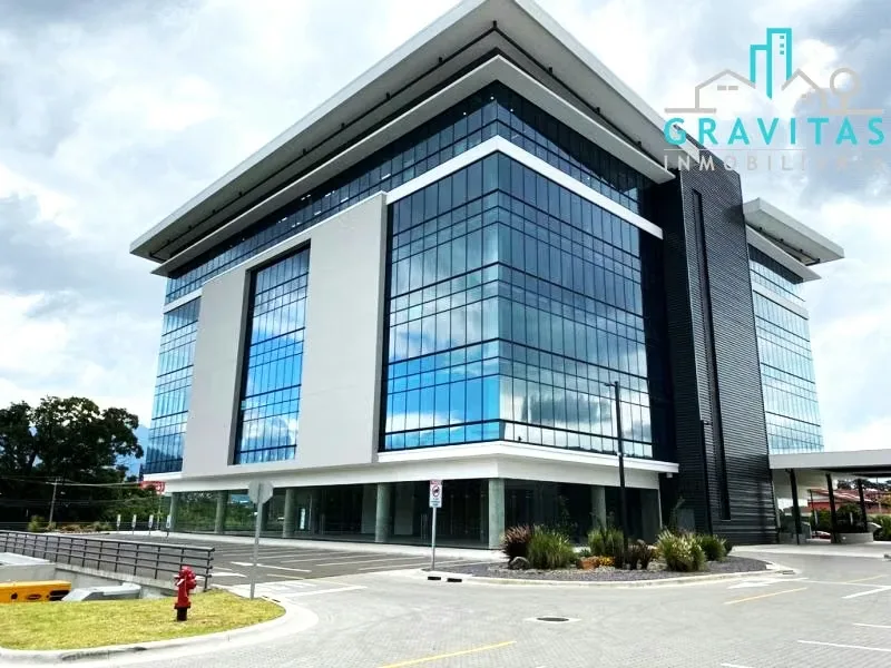 SE ALQUILAN, offices in Business Park in Lindora Pozos Santa Ana, super well located near route 27, consumer and trade centers.