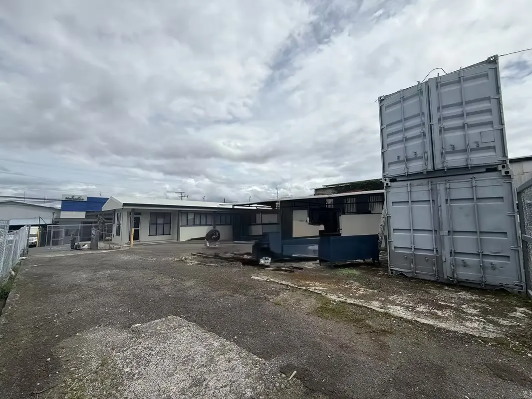 Commercial space with warehouse available in La Uruca (industrial use)