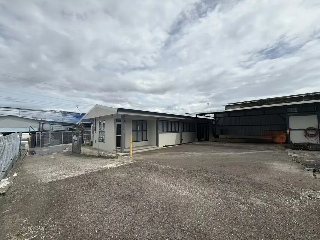 Commercial space with warehouse available in La Uruca (industrial use) — photo 2