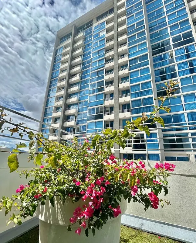 Viví o invertí en una de las zonas con mayor demanda y crecimiento del este de San José. Este apartamento en Torres Los Yoses combina una ubicación estratégica, distribución ... — photo 2