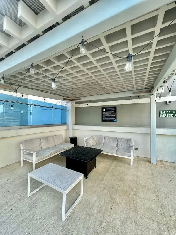 Viví o invertí en una de las zonas con mayor demanda y crecimiento del este de San José. Este apartamento en Torres Los Yoses combina una ubicación estratégica, distribución ... — photo 4