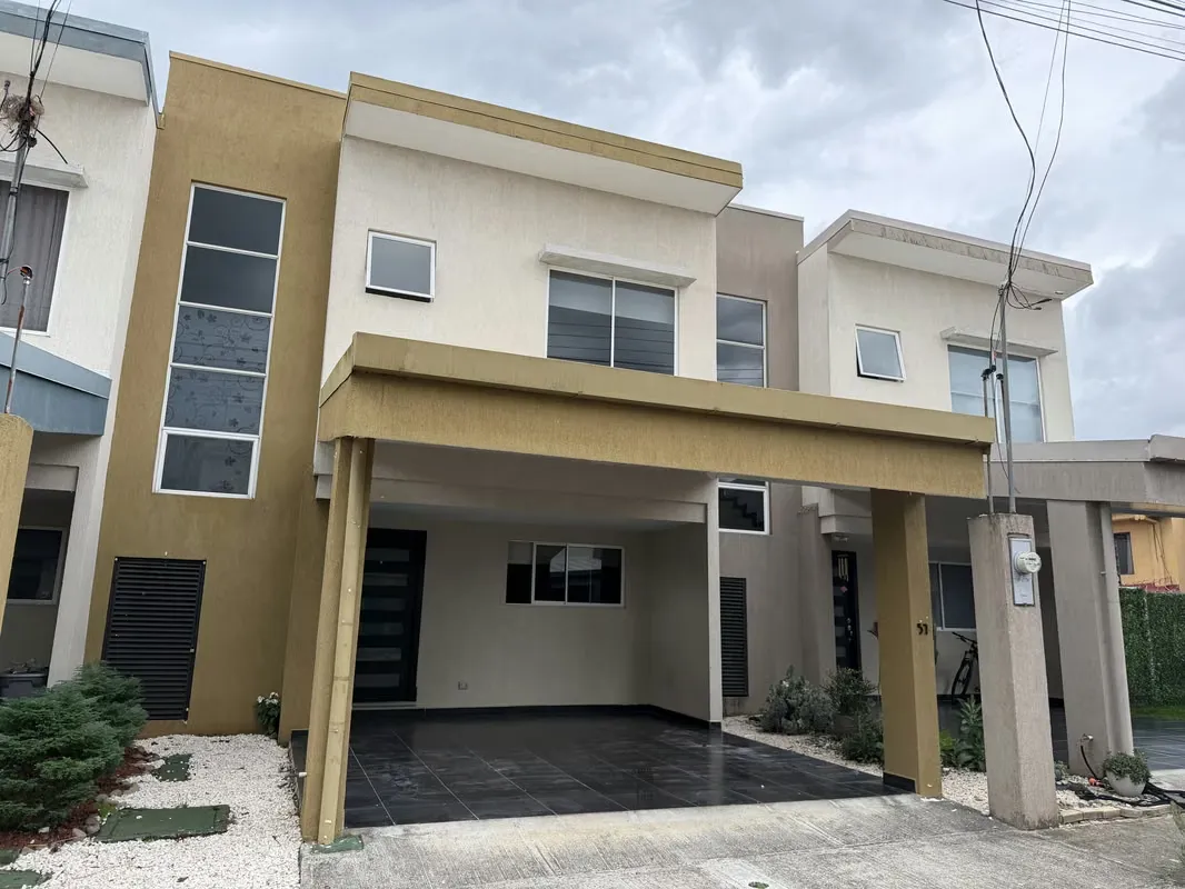 Alquiler de casa sin amoblar en condominio en San Pablo, Heredia